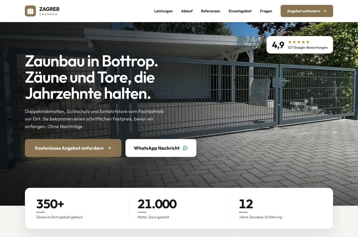 Startseite eines Zaunbau-Betriebs: große Überschrift, Festpreis-Versprechen, Anfrage- und WhatsApp-Button, Google-Bewertung und Zahlen zu gebauten Zäunen